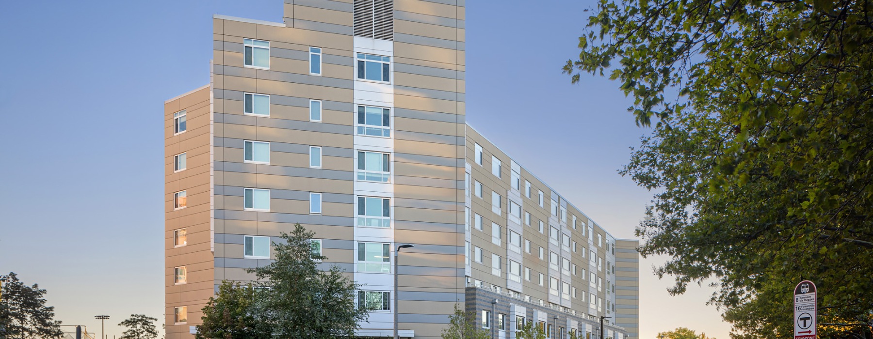 exterior view of apartment building 